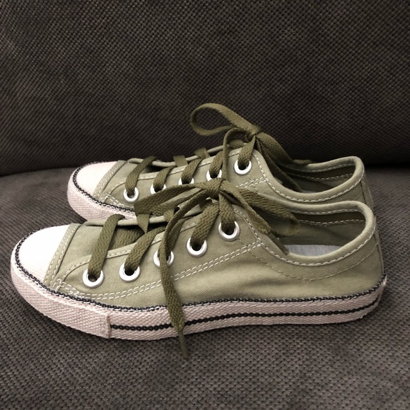 BNIB Converse Olive Green LowTops - Picture 4 of 8